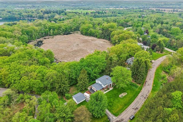 W326N6575 Sylvian DRIVE, Hartland, WI 53029