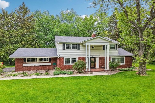 W326N6575 Sylvian DRIVE, Hartland, WI 53029