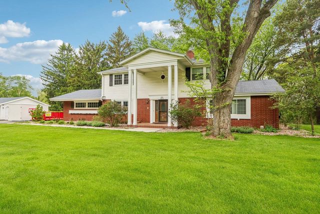 W326N6575 Sylvian DRIVE, Hartland, WI 53029