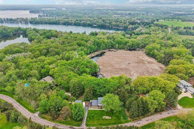 W326N6575 Sylvian DRIVE, Hartland, WI 53029