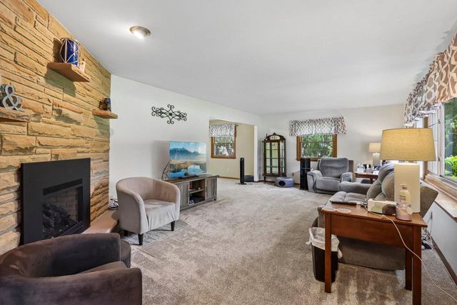W326N6575 Sylvian DRIVE, Hartland, WI 53029
