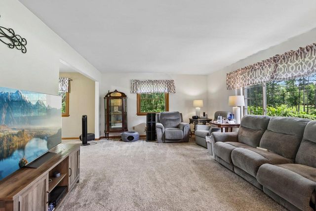 W326N6575 Sylvian DRIVE, Hartland, WI 53029