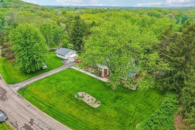 W326N6575 Sylvian DRIVE, Hartland, WI 53029