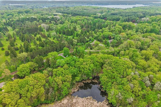 W326N6575 Sylvian DRIVE, Hartland, WI 53029