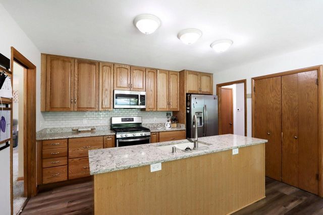 W326N6575 Sylvian DRIVE, Hartland, WI 53029