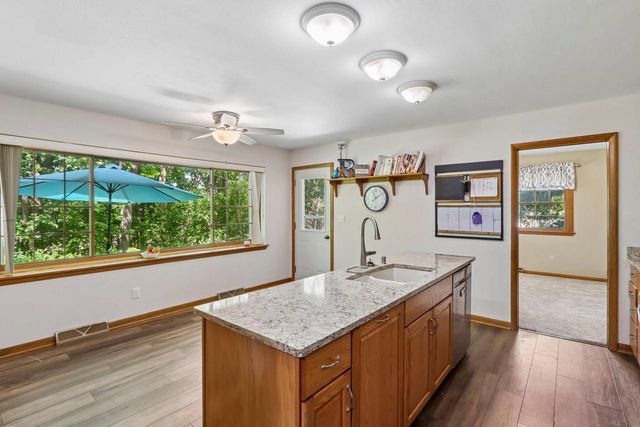 W326N6575 Sylvian DRIVE, Hartland, WI 53029
