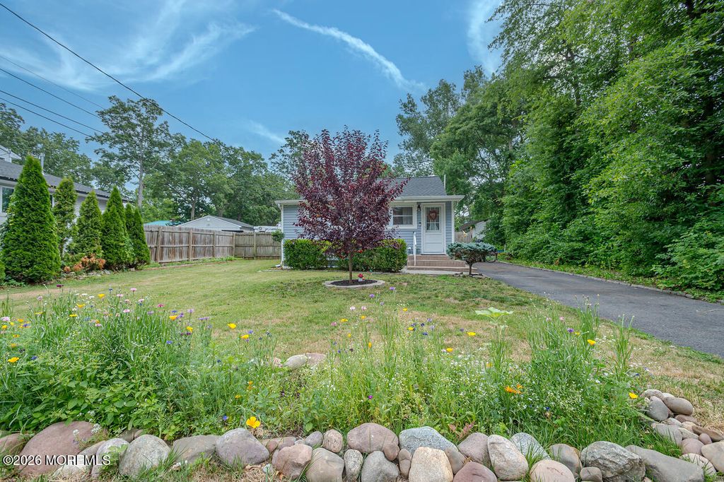 42 E 2nd Street, Howell, NJ 07731