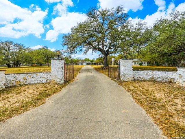 137 Kitty Hawk, Universal City, TX 78148