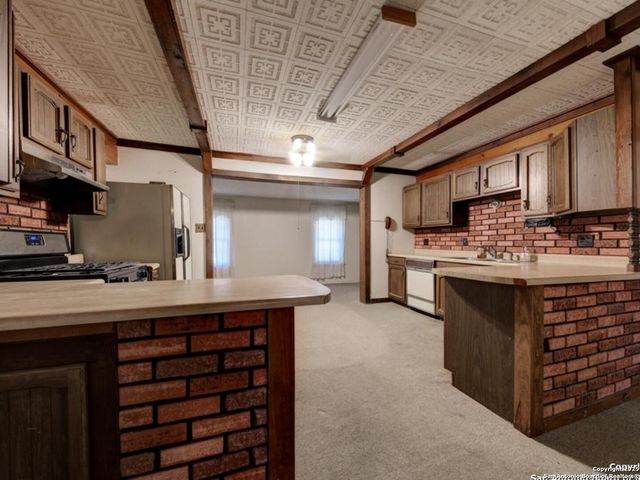 137 Kitty Hawk, Universal City, TX 78148