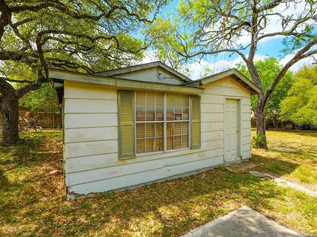137 Kitty Hawk, Universal City, TX 78148