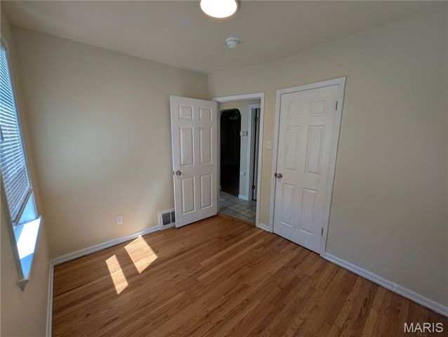20 Derhake Road, St Louis, MO 63031