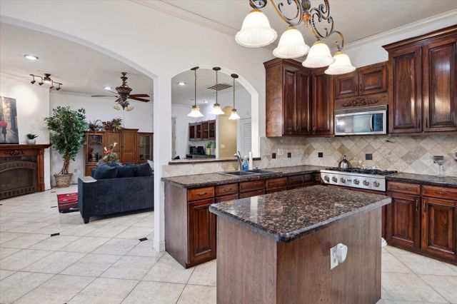 803 Hennesey Drive, Richmond, TX 77406