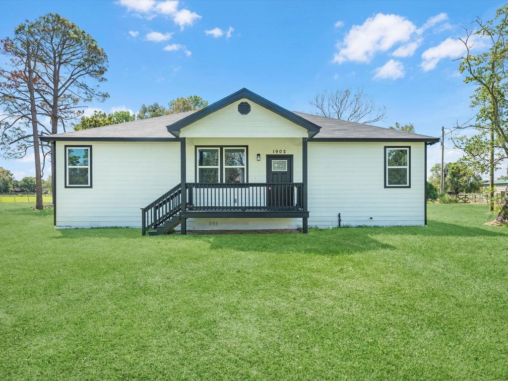 1902 Westview Drive, Alvin, TX 77511