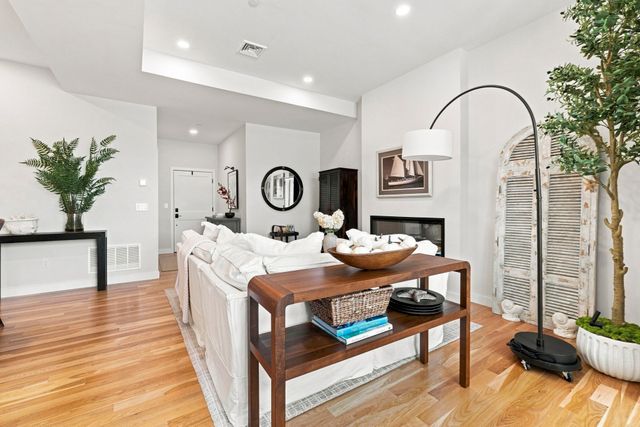 531 Main St 2002, Reading, MA 01867