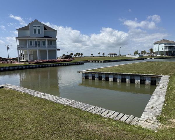 2 Fleming, Hitchcock, TX 77563