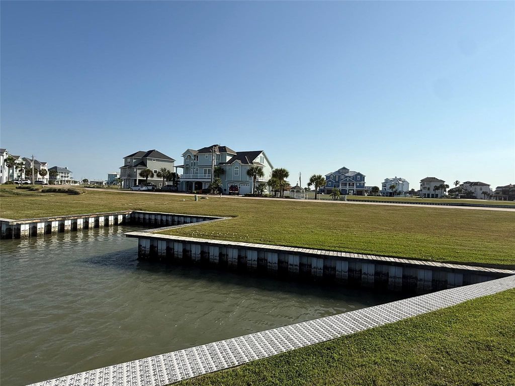 2 Fleming, Hitchcock, TX 77563