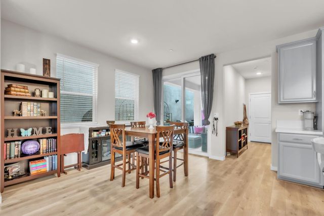 2692 Bathford St, Sacramento, CA 95833