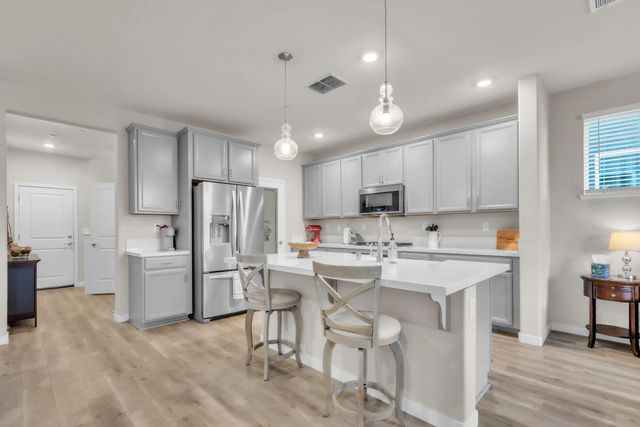 2692 Bathford St, Sacramento, CA 95833