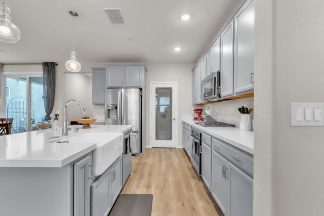 2692 Bathford St, Sacramento, CA 95833