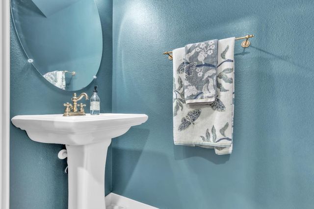 2692 Bathford St, Sacramento, CA 95833