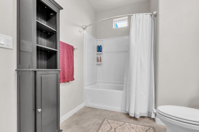 2692 Bathford St, Sacramento, CA 95833