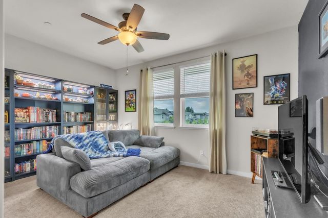 2692 Bathford St, Sacramento, CA 95833