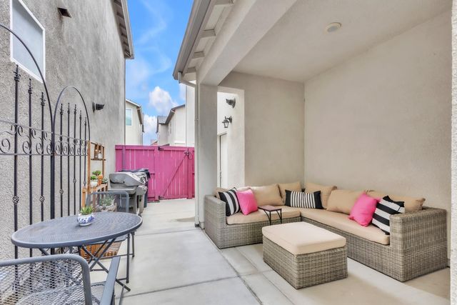 2692 Bathford St, Sacramento, CA 95833