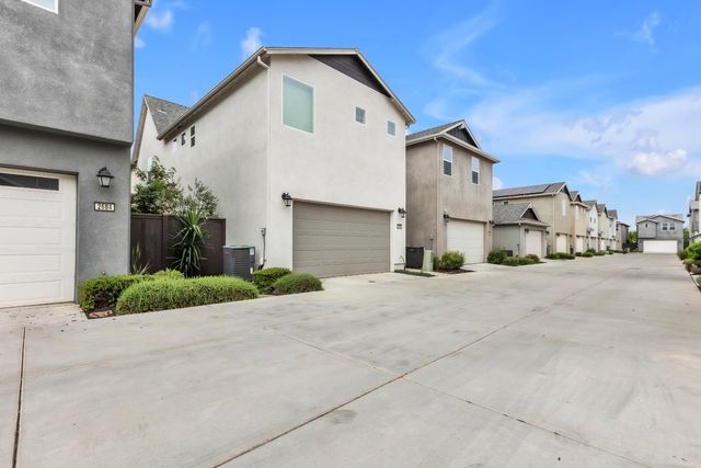 2692 Bathford St, Sacramento, CA 95833