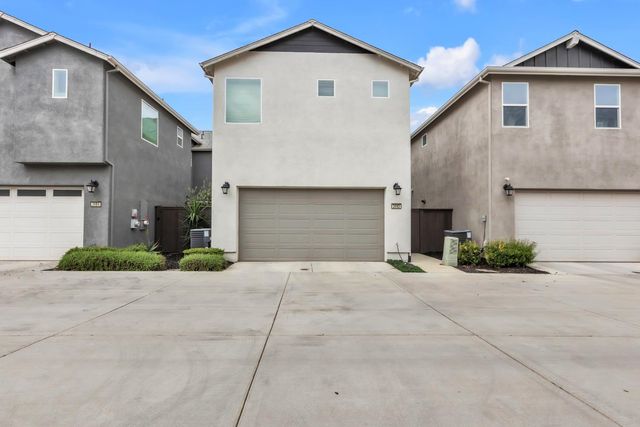 2692 Bathford St, Sacramento, CA 95833