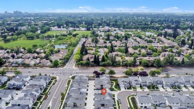 2692 Bathford St, Sacramento, CA 95833