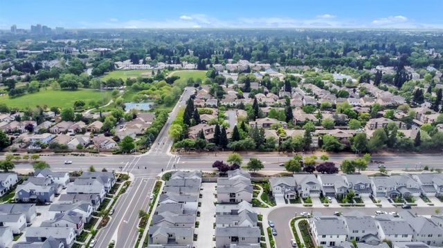 2692 Bathford St, Sacramento, CA 95833