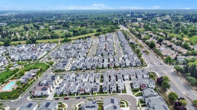 2692 Bathford St, Sacramento, CA 95833