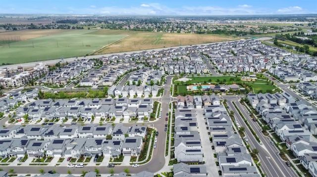 2692 Bathford St, Sacramento, CA 95833