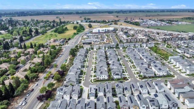 2692 Bathford St, Sacramento, CA 95833