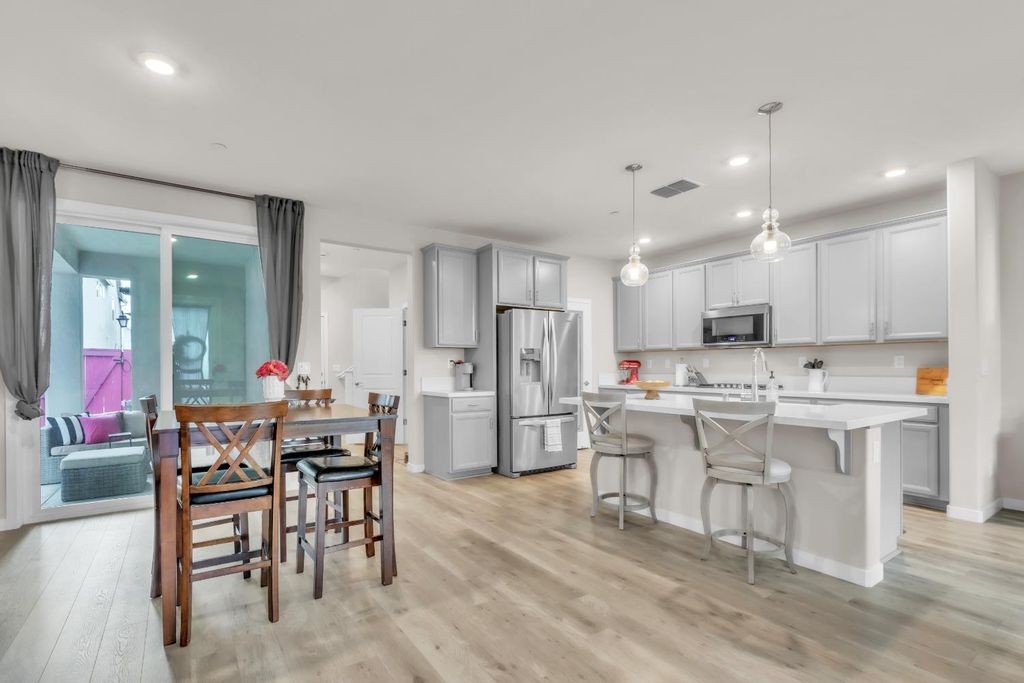 2692 Bathford St, Sacramento, CA 95833