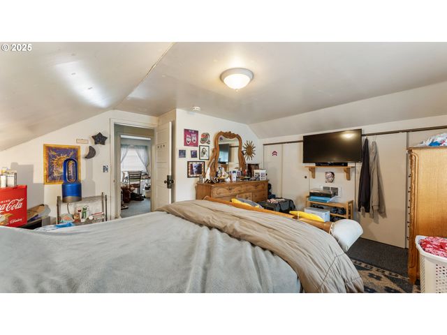 625 S 9TH St, Coos Bay, OR 97420