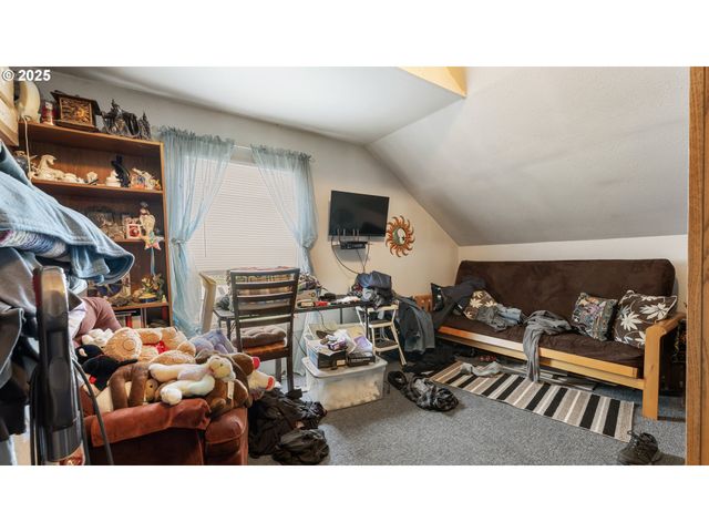 625 S 9TH St, Coos Bay, OR 97420