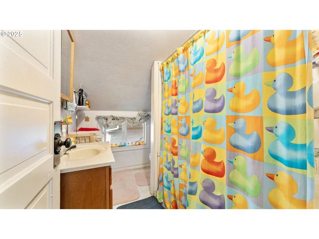 625 S 9TH St, Coos Bay, OR 97420