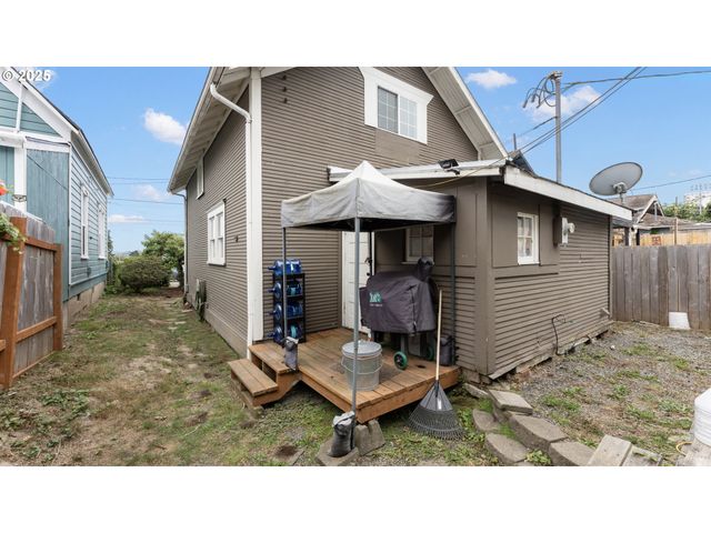 625 S 9TH St, Coos Bay, OR 97420