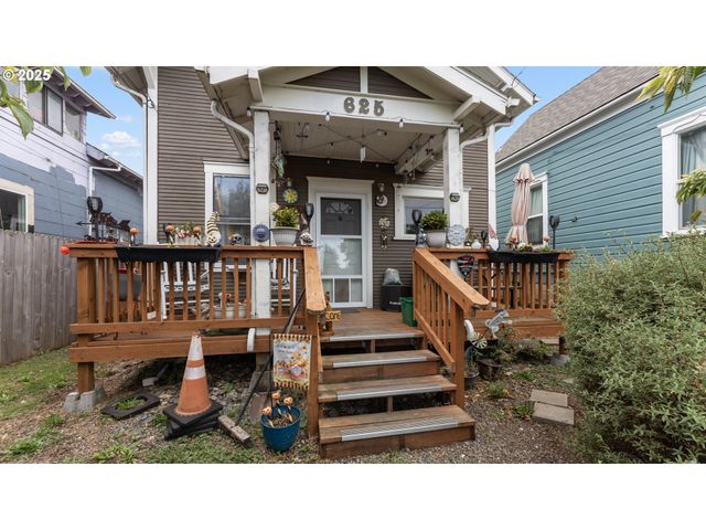 625 S 9TH St, Coos Bay, OR 97420