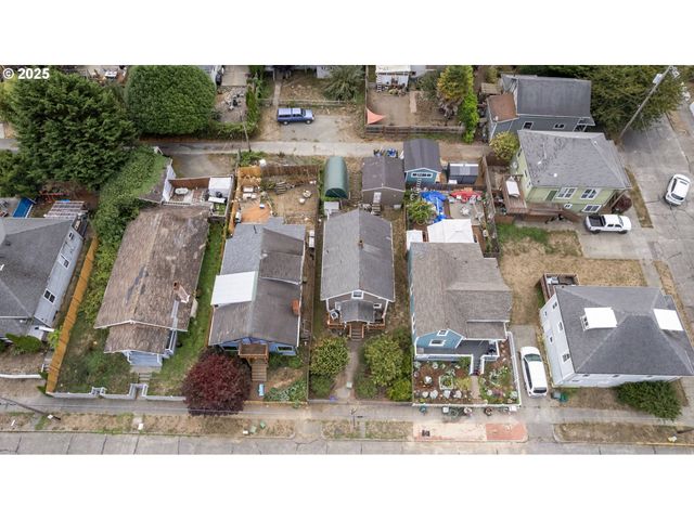 625 S 9TH St, Coos Bay, OR 97420