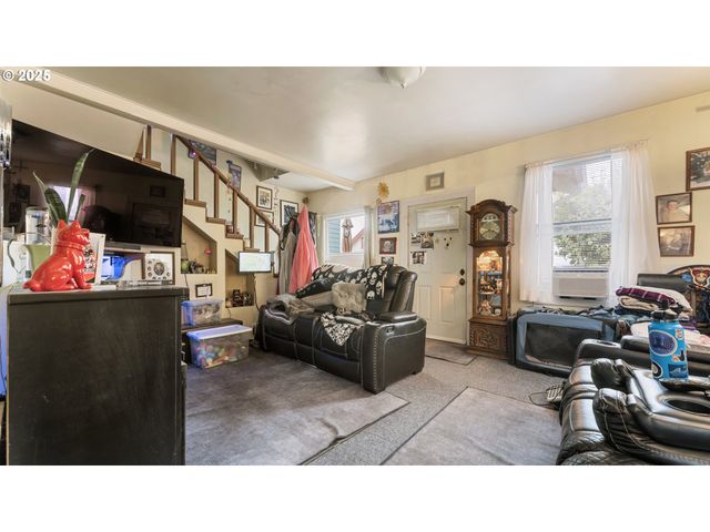 625 S 9TH St, Coos Bay, OR 97420