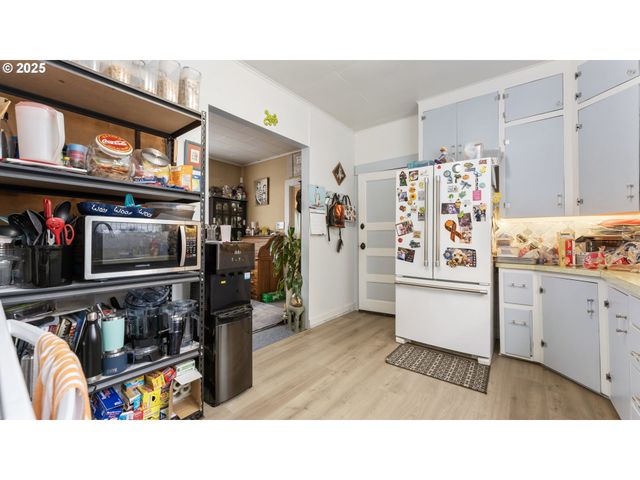 625 S 9TH St, Coos Bay, OR 97420