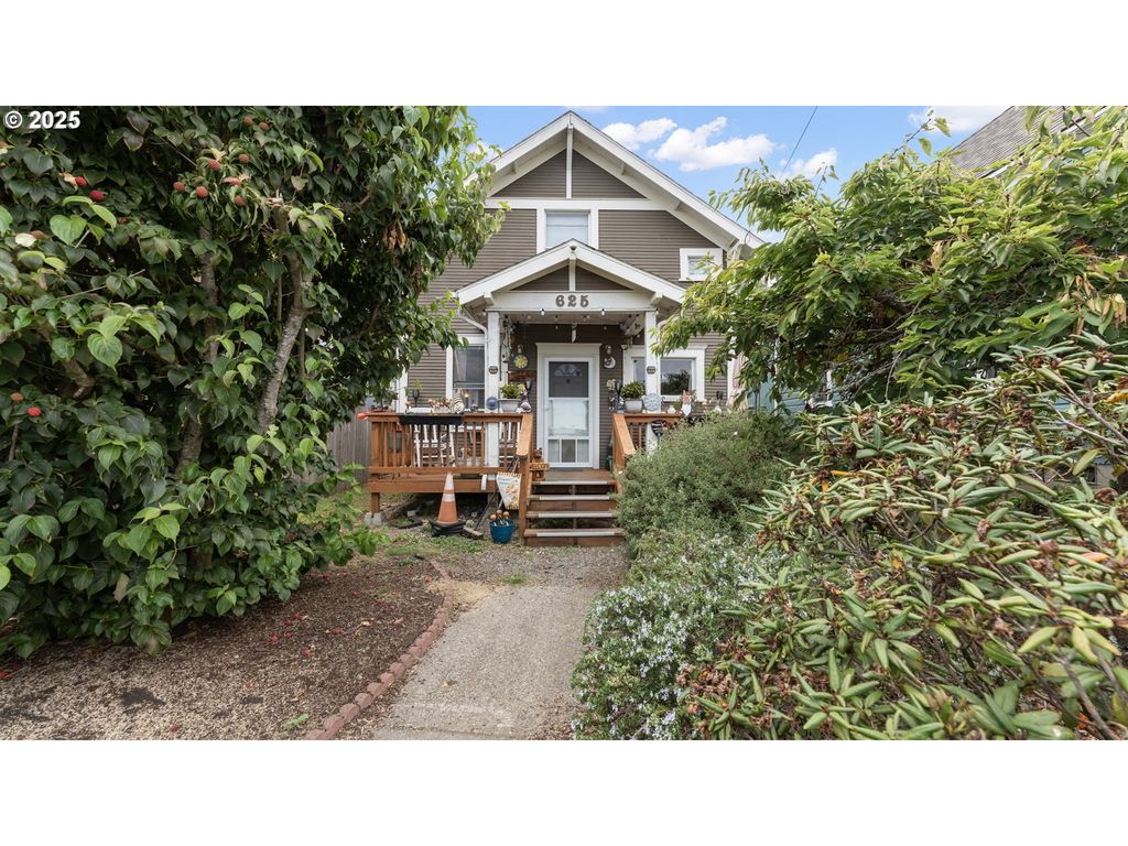 625 S 9TH St, Coos Bay, OR 97420