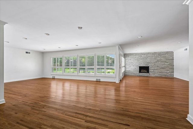 73 S MENDENHALL RD, Memphis, TN 38117