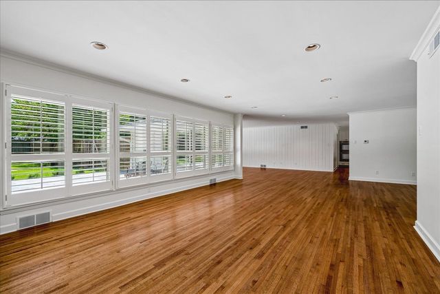 73 S MENDENHALL RD, Memphis, TN 38117