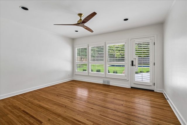73 S MENDENHALL RD, Memphis, TN 38117