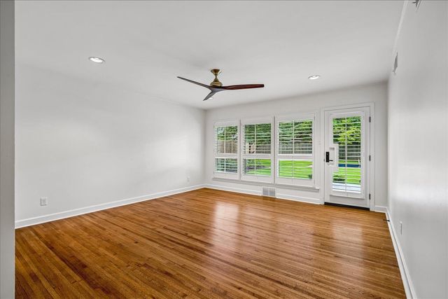 73 S MENDENHALL RD, Memphis, TN 38117