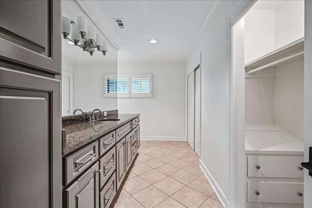 73 S MENDENHALL RD, Memphis, TN 38117