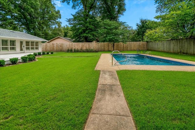 73 S MENDENHALL RD, Memphis, TN 38117